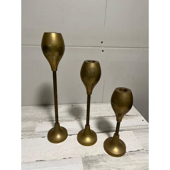 Set of three solid brass candlesticks - Picture 1 of 7